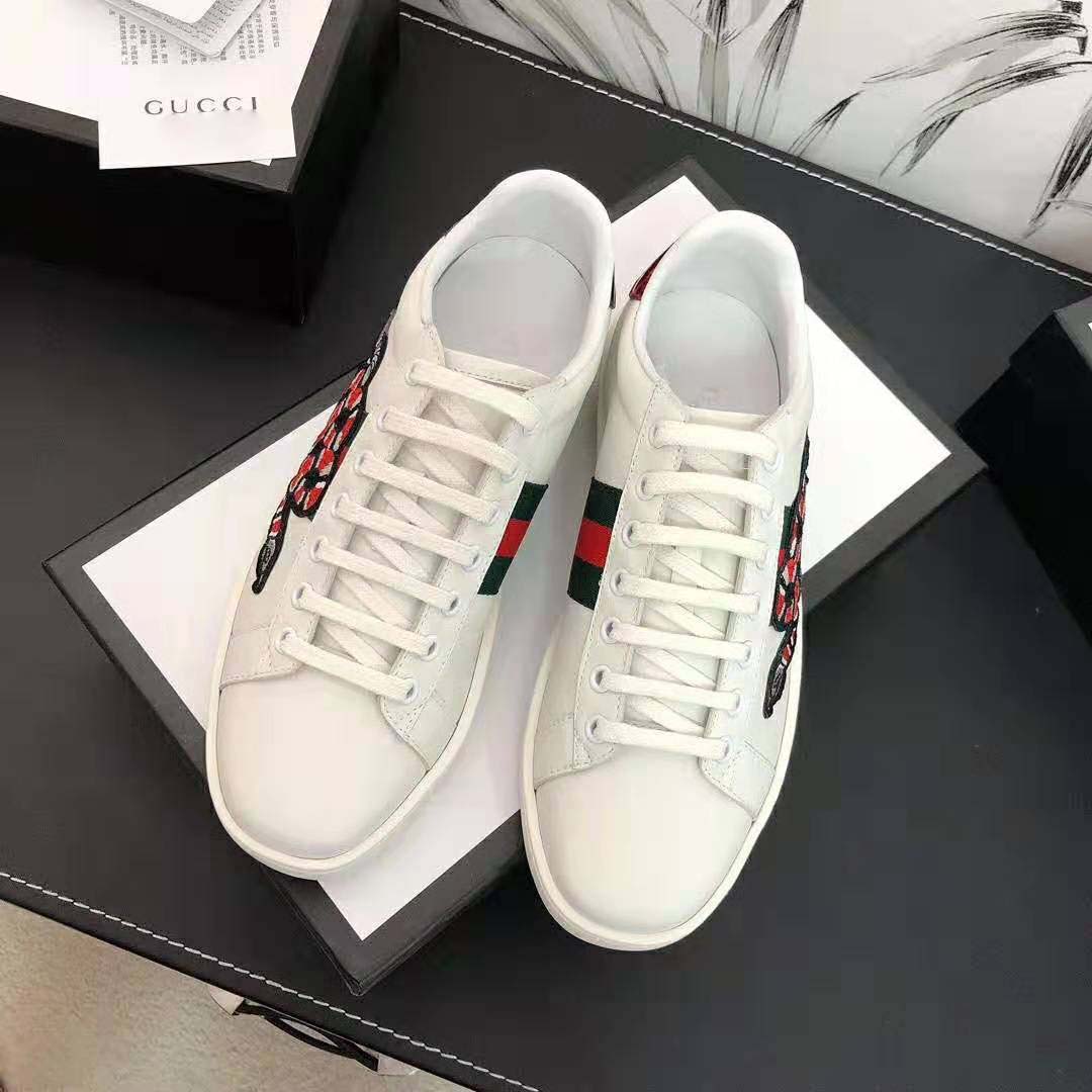 G*u*i men ace embroidered sneaker with embroidered kingsnake appliqué-white
