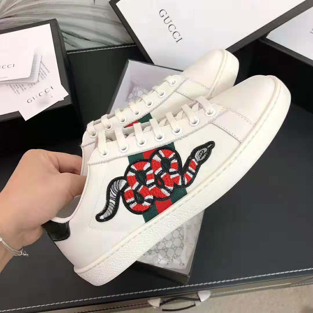 G*u*i men ace embroidered sneaker with embroidered kingsnake appliqué-white
