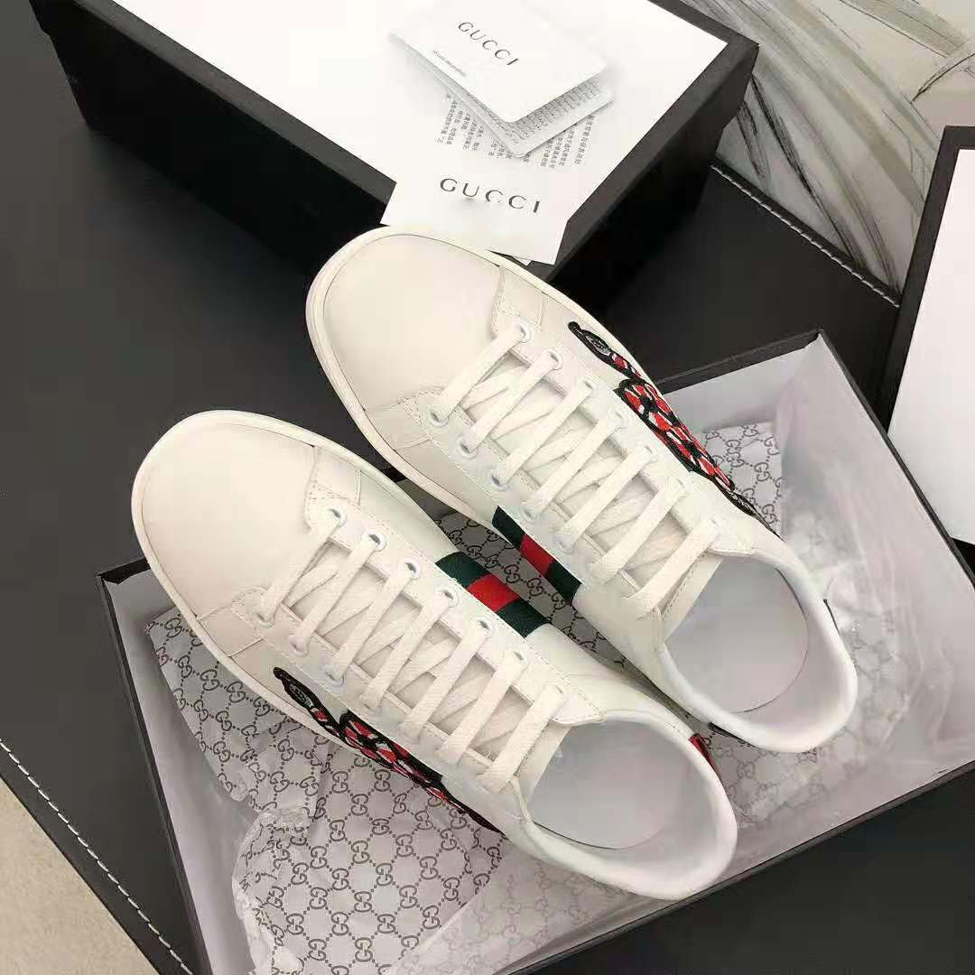 G*u*i men ace embroidered sneaker with embroidered kingsnake appliqué-white