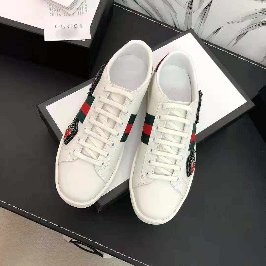 G*u*i unisex ace embroidered sneaker with arrow appliqués-white