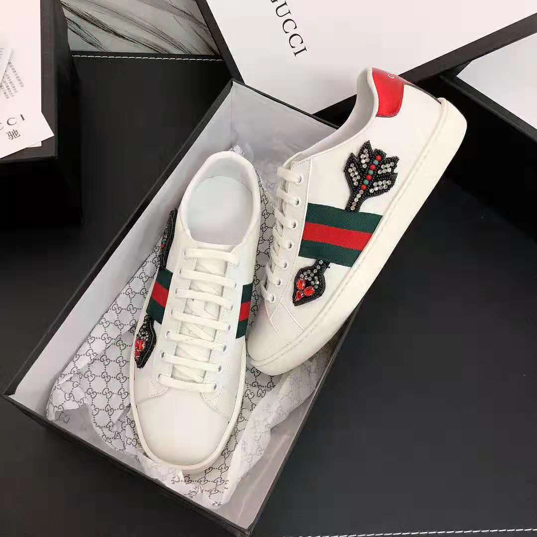 G*u*i unisex ace embroidered sneaker with arrow appliqués-white
