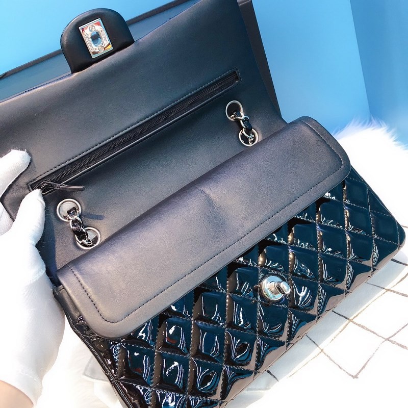 chanel women cf flap bag in Di*m*nd pattern patent calfskin leather-black