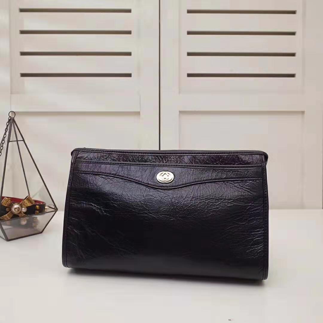 G*u*i gg men pouch with interlocking g in black soft leather