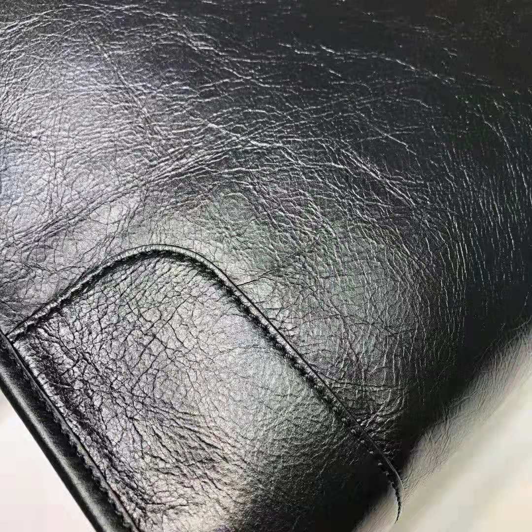G*u*i gg men medium soft leather duffle in black soft leather