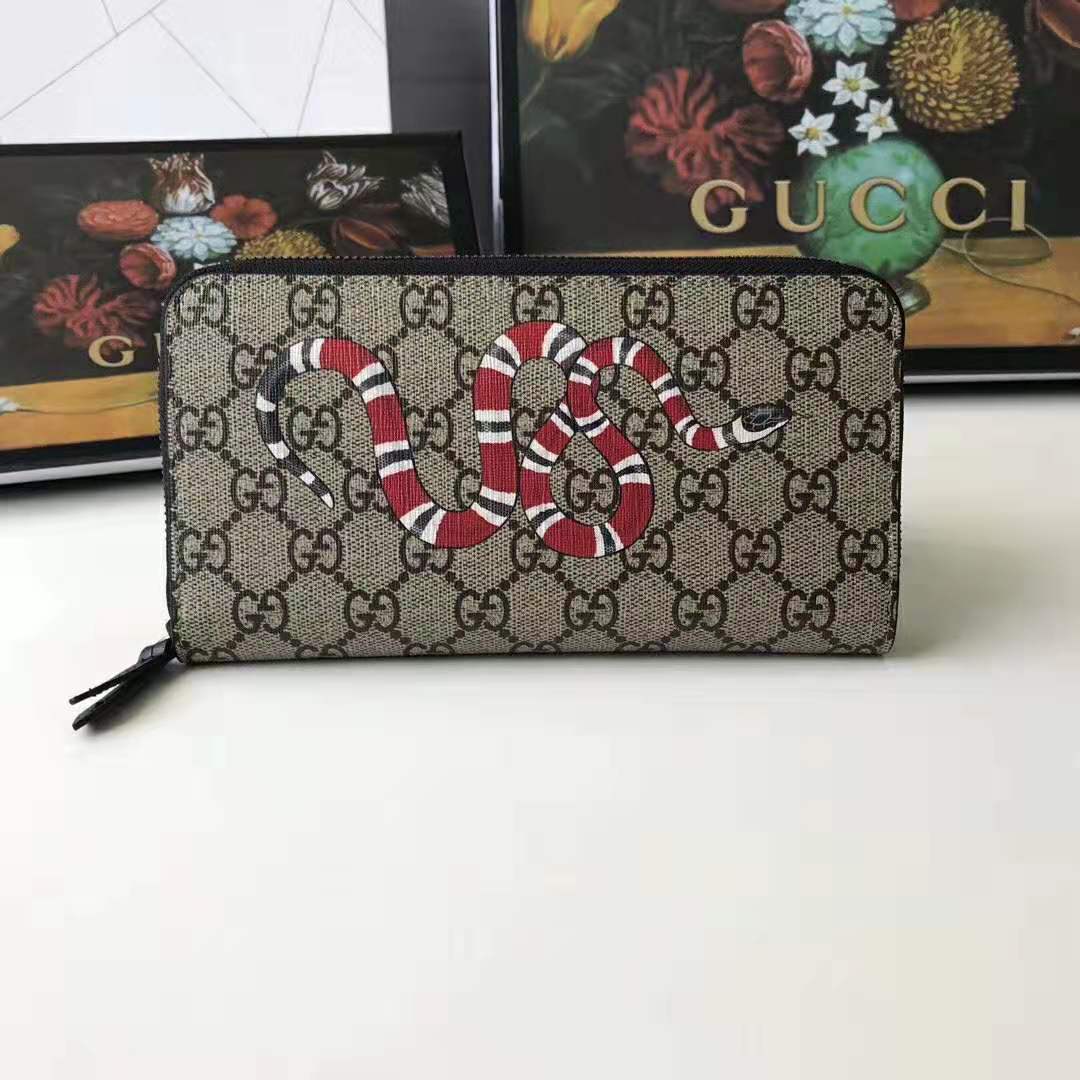 G*u*i gg men kingsnake print gg supreme zip around wallet in beige/ebony gg supreme