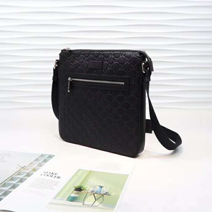 G*u*i gg unisex G*u*i signature messenger black G*u*i signature leather