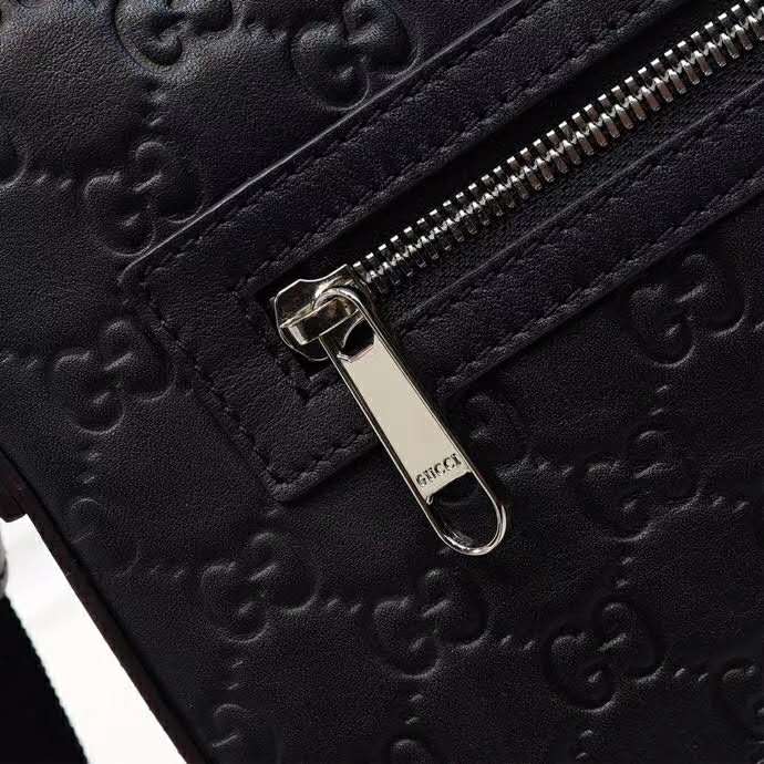 G*u*i gg unisex G*u*i signature messenger black G*u*i signature leather