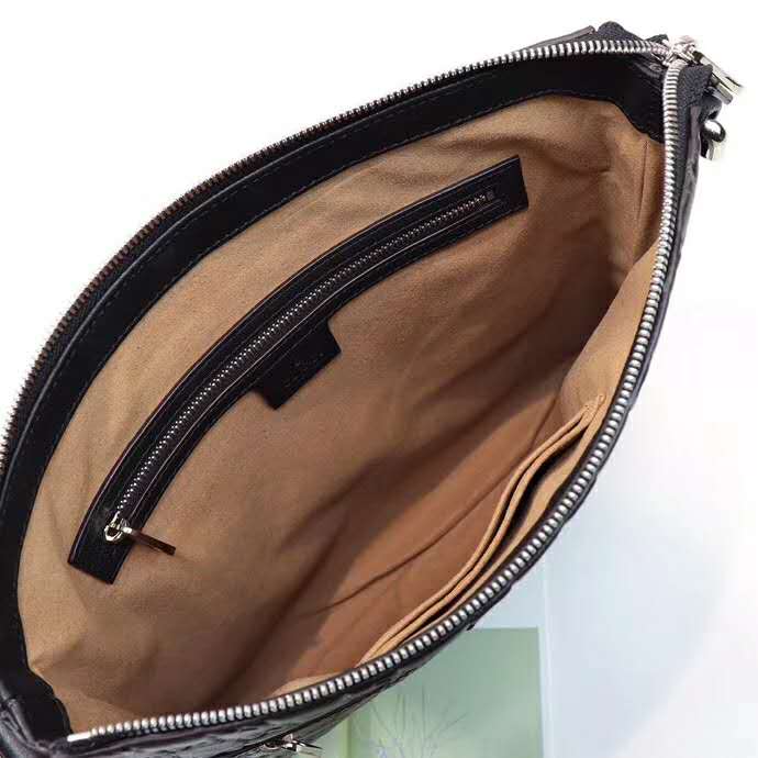 G*u*i gg unisex G*u*i signature messenger black G*u*i signature leather