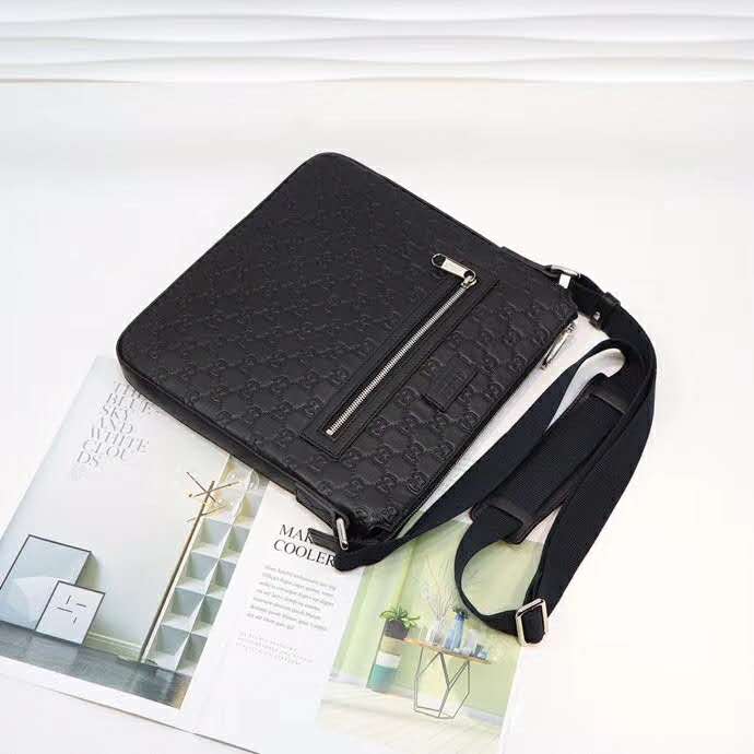 G*u*i gg unisex G*u*i signature messenger black G*u*i signature leather