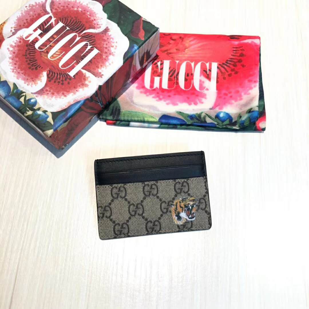 G*u*i gg unisex tiger print gg supreme card case-beige
