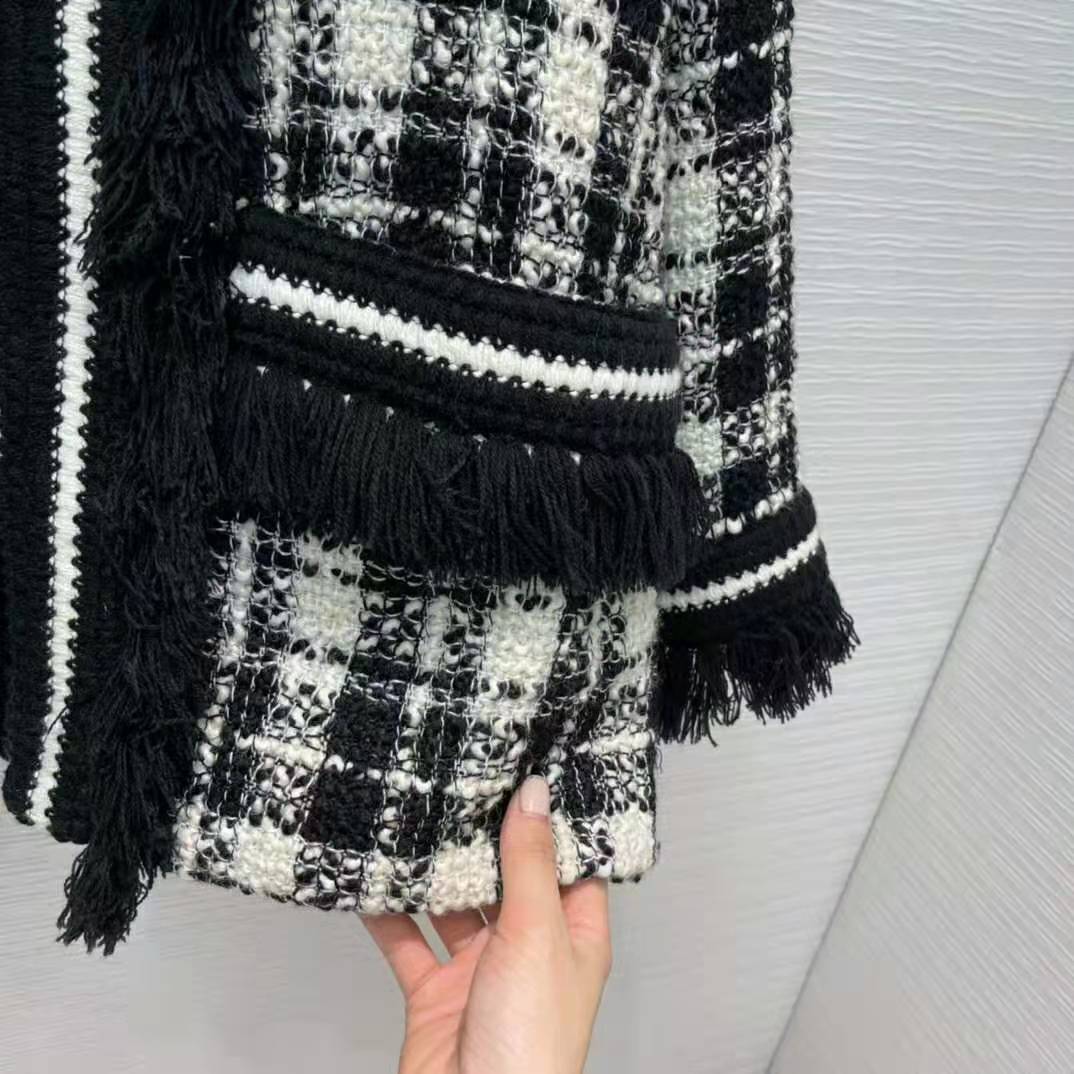 G*u*i women tweed jacket ivory and black check tweed black ribbon wool
