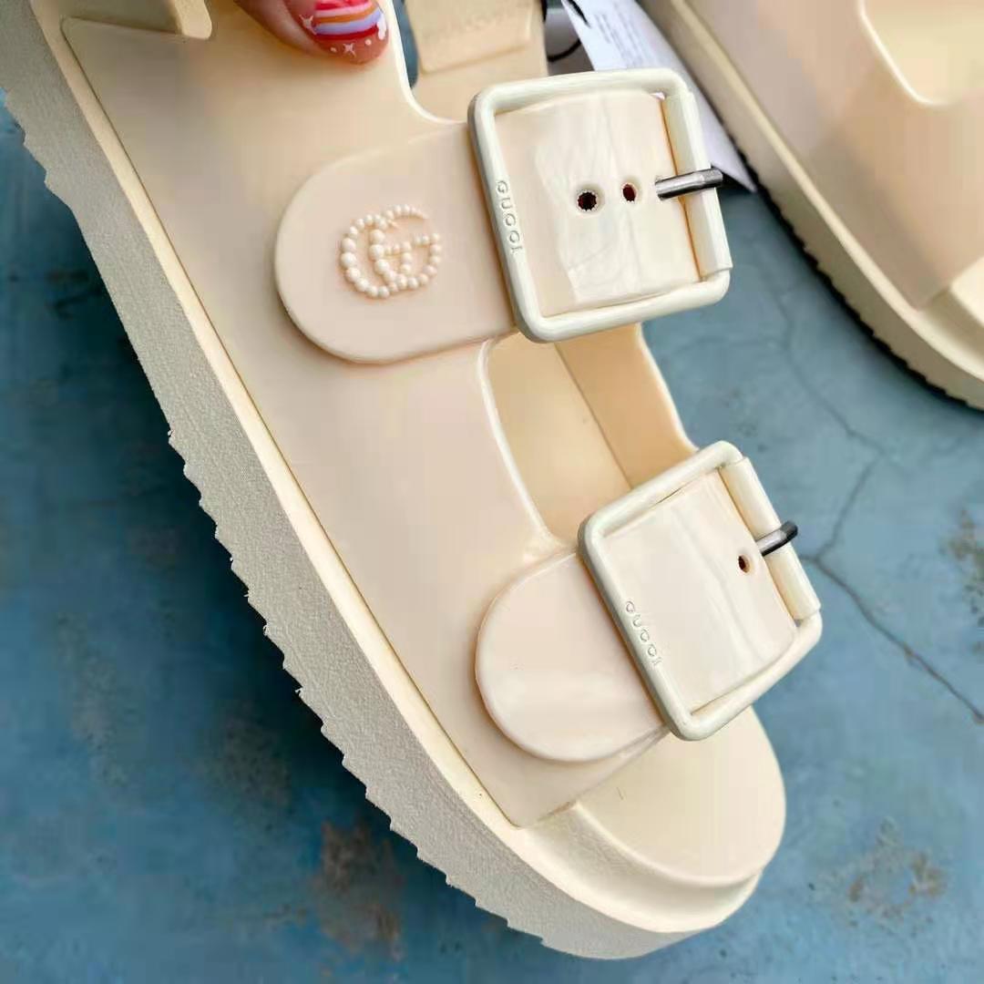 G*u*i gg women sandal with mini double g off-white rubber