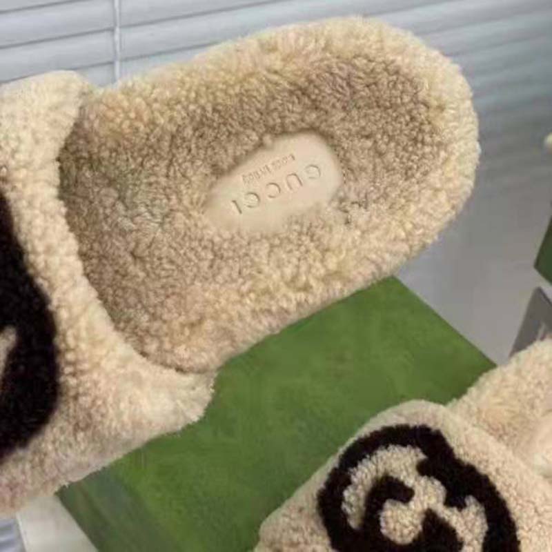 G*u*i gg women’s slide sandal with interlocking g light brown interlocking g merino wool