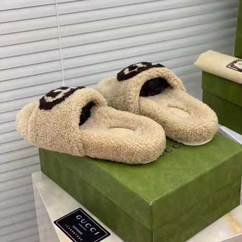 G*u*i gg women’s slide sandal with interlocking g light brown interlocking g merino wool