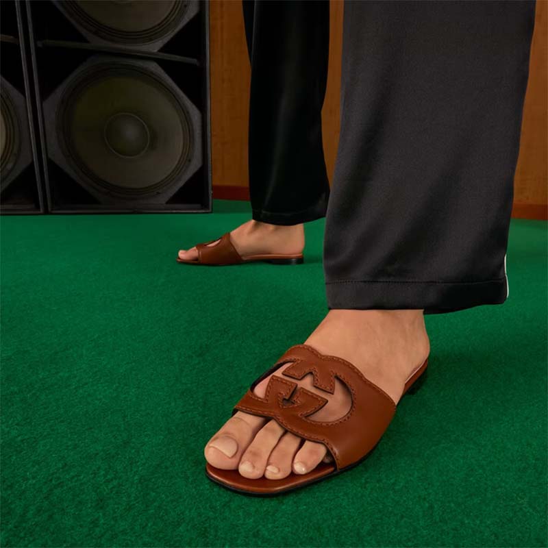G*u*i women interlocking g cut out slide sandal cuir leather flat