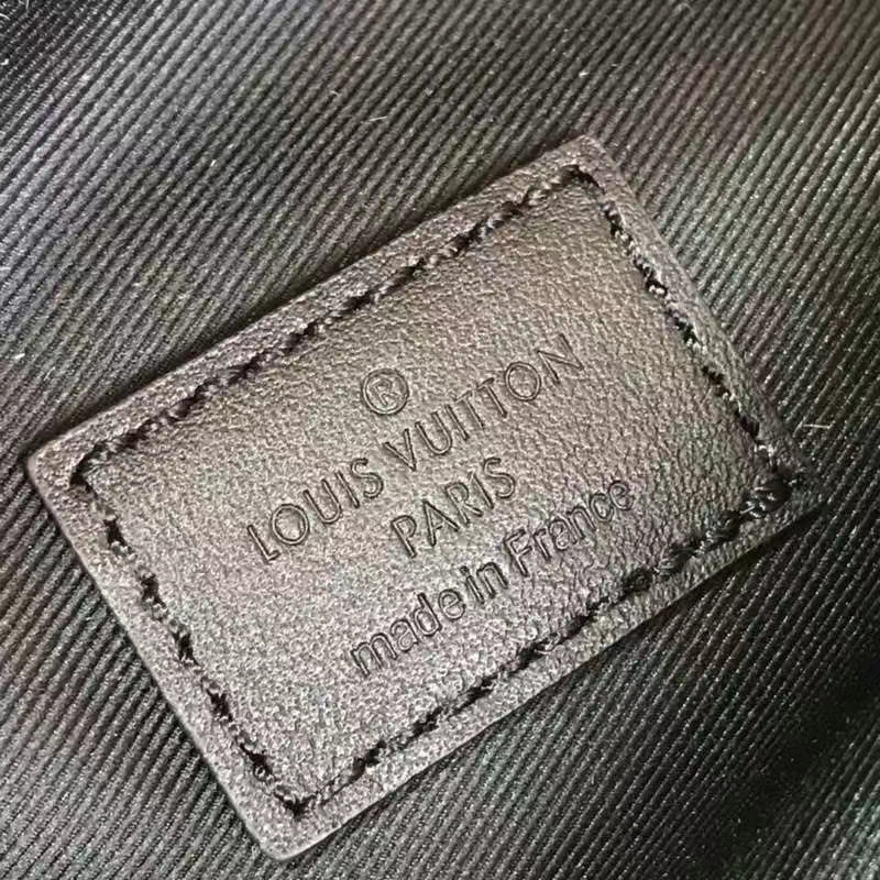 Louis Vuitton LV Men Discovery Bumbag PM Grey Monogram Eclipse Canvas