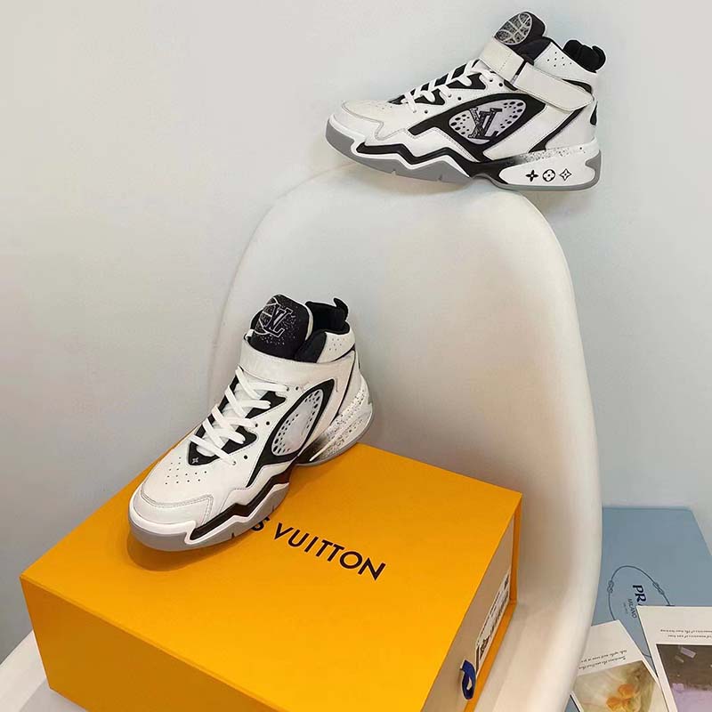 Louis Vuitton LV Unisex Trainer 2 Sneaker White Calf Leather Rubber Outsole