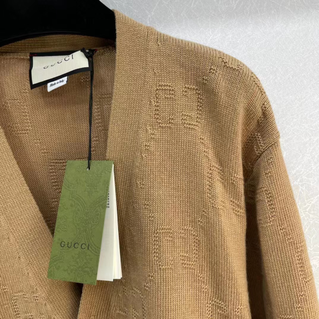 G*u*i men gg wool cardigan beige v-neck collar two front pockets