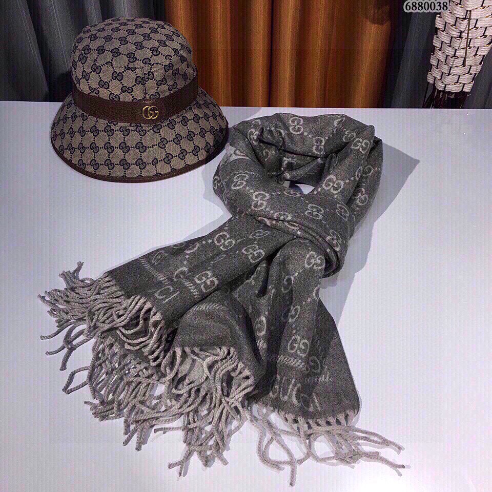 G*u*i unisex gg jacquard knitted scarf silver light grey gg fringe edges
