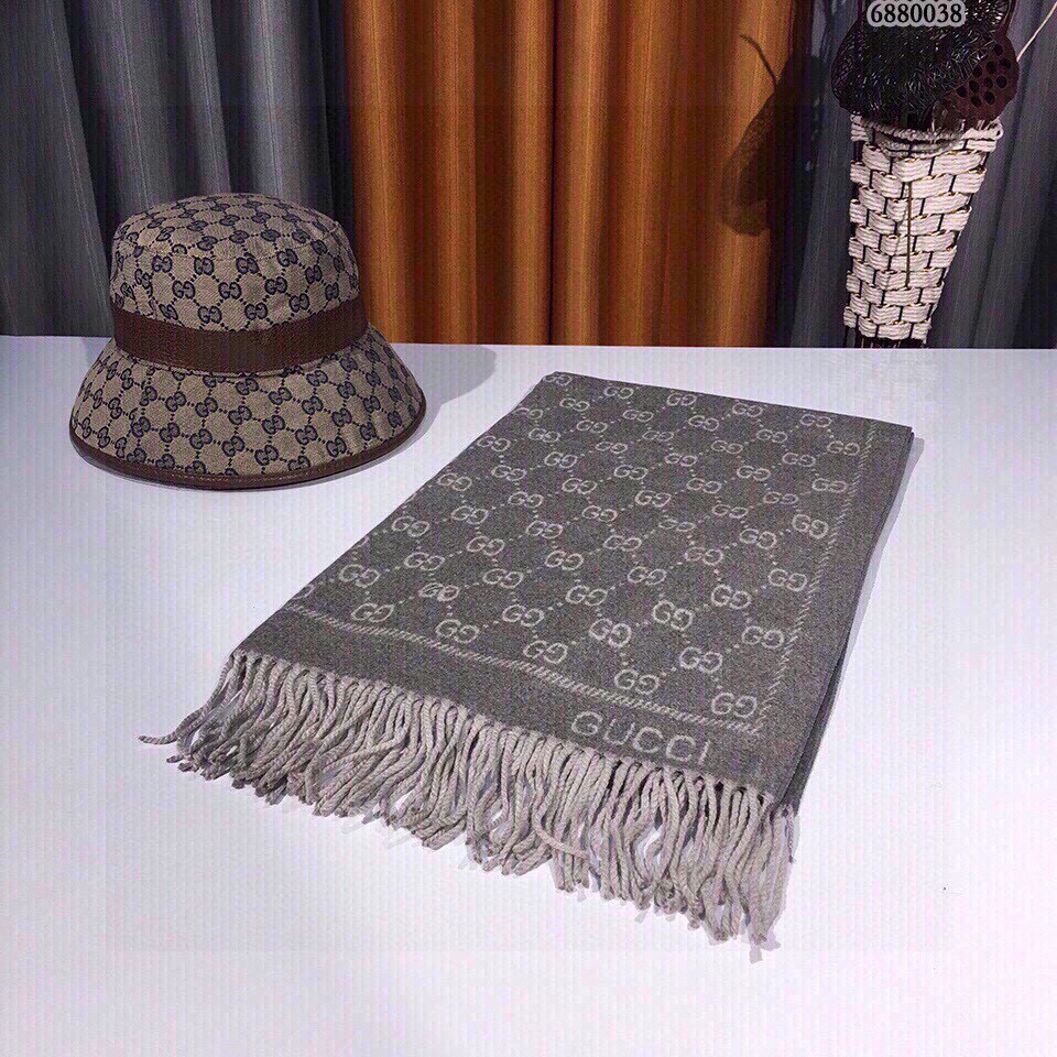 G*u*i unisex gg jacquard knitted scarf silver light grey gg fringe edges