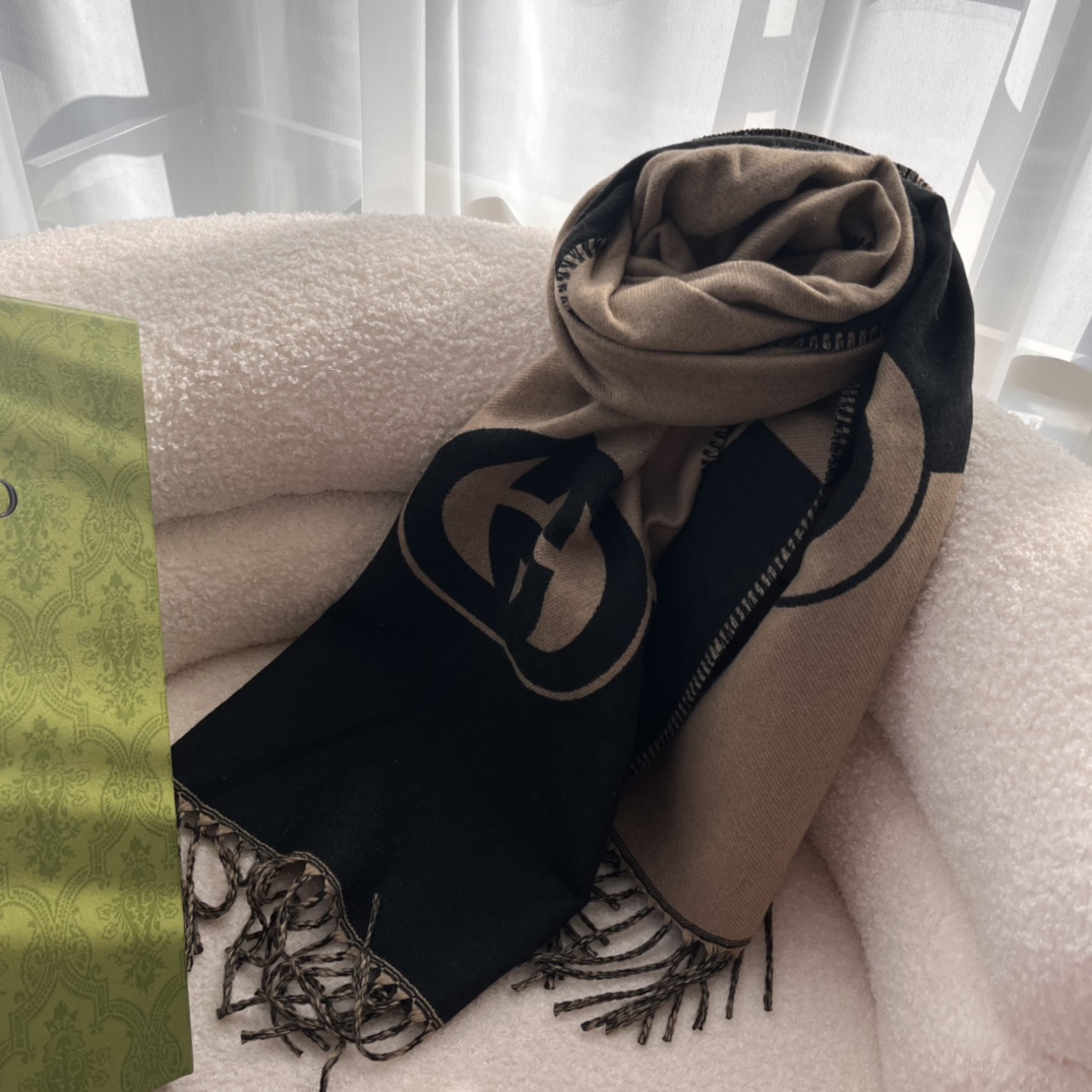 G*u*i unisex gg wool interlocking g scarf pink black wool fringe trim