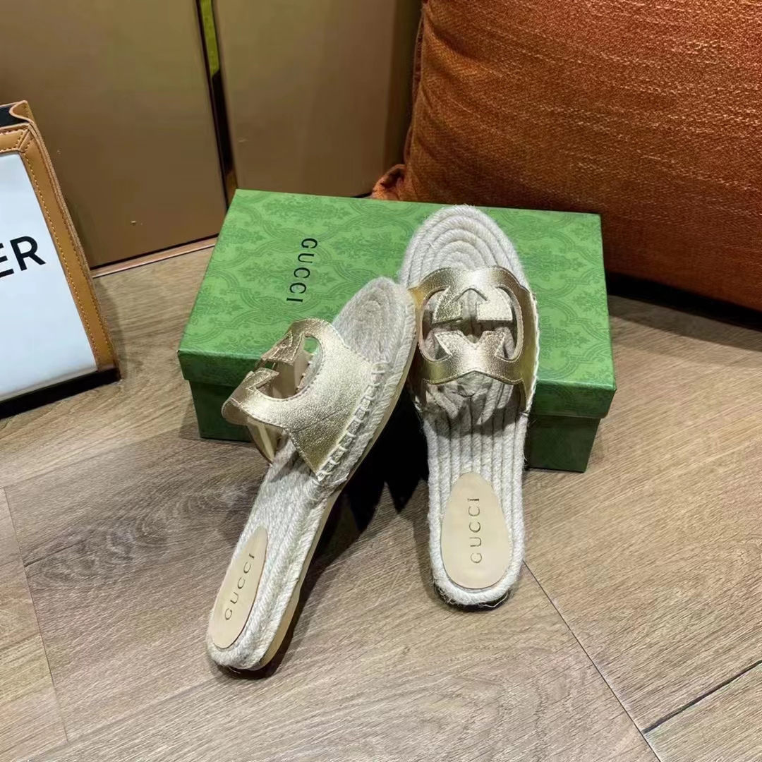 G*u*i unisex interlocking g cut-out slide sandals metallic gold leather flat 2 cm heel