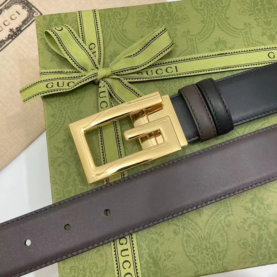 G*u*i unisex reversible belt square g buckle black leather reverses brown leather