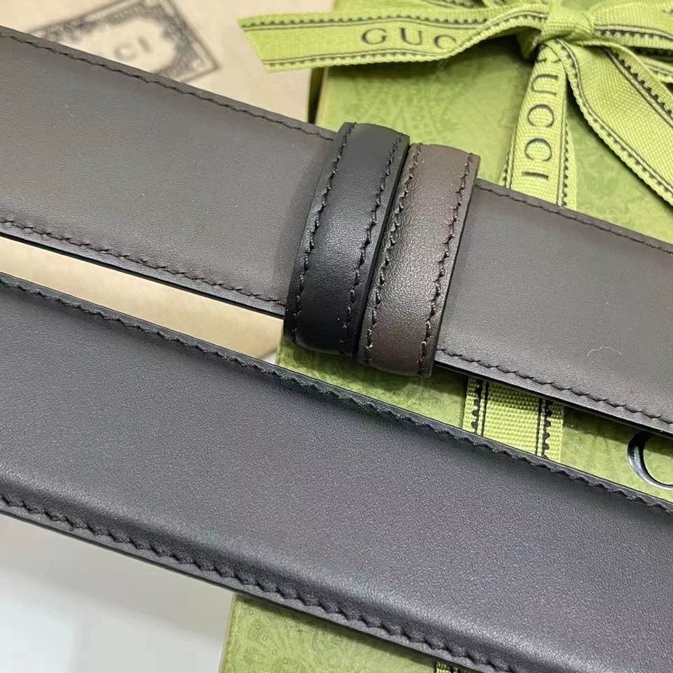 G*u*i unisex reversible belt square g buckle black leather reverses brown leather