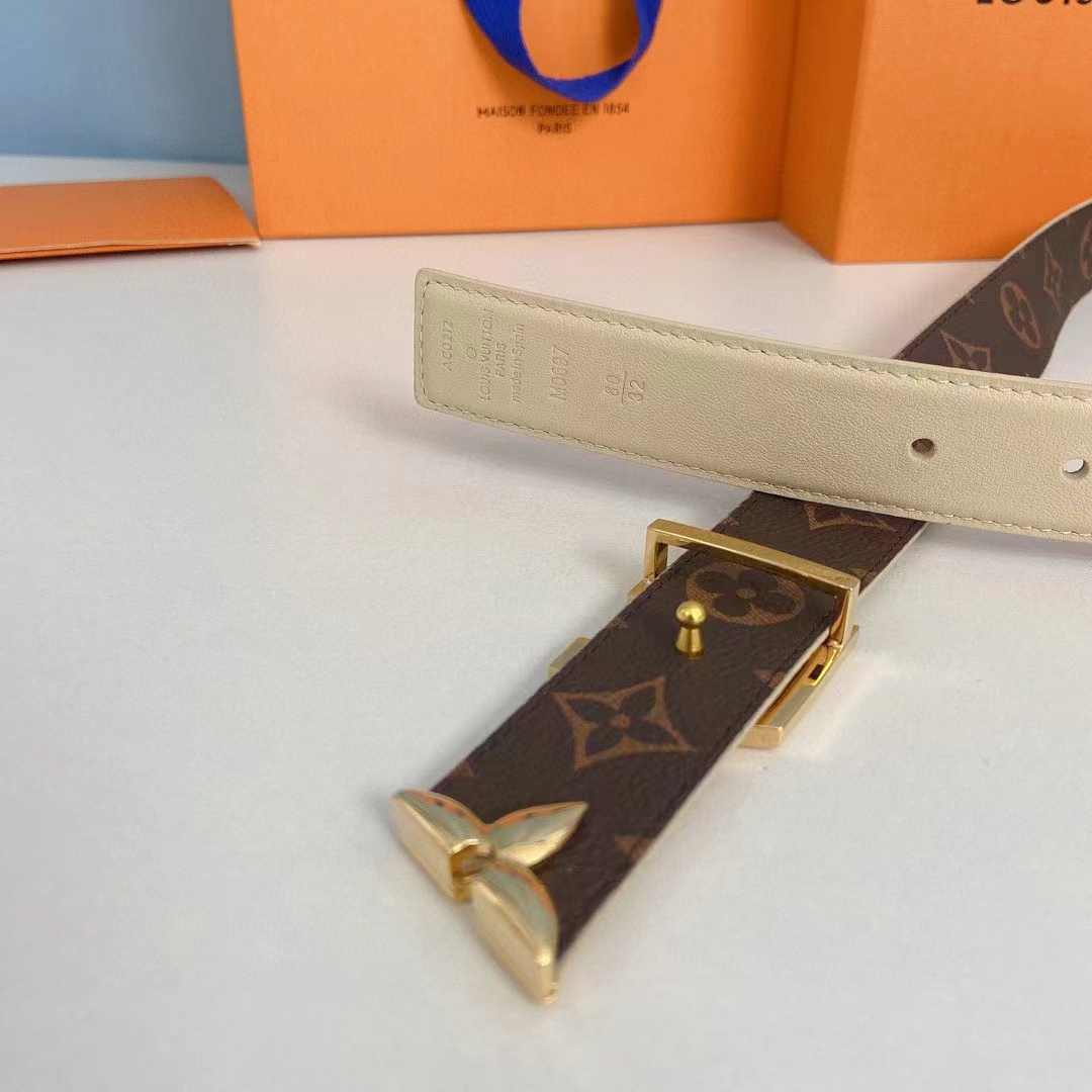 Louis Vuitton Unisex LV Pretty LV 30 MM Reversible Belt Monogram Canvas Quartz Leather