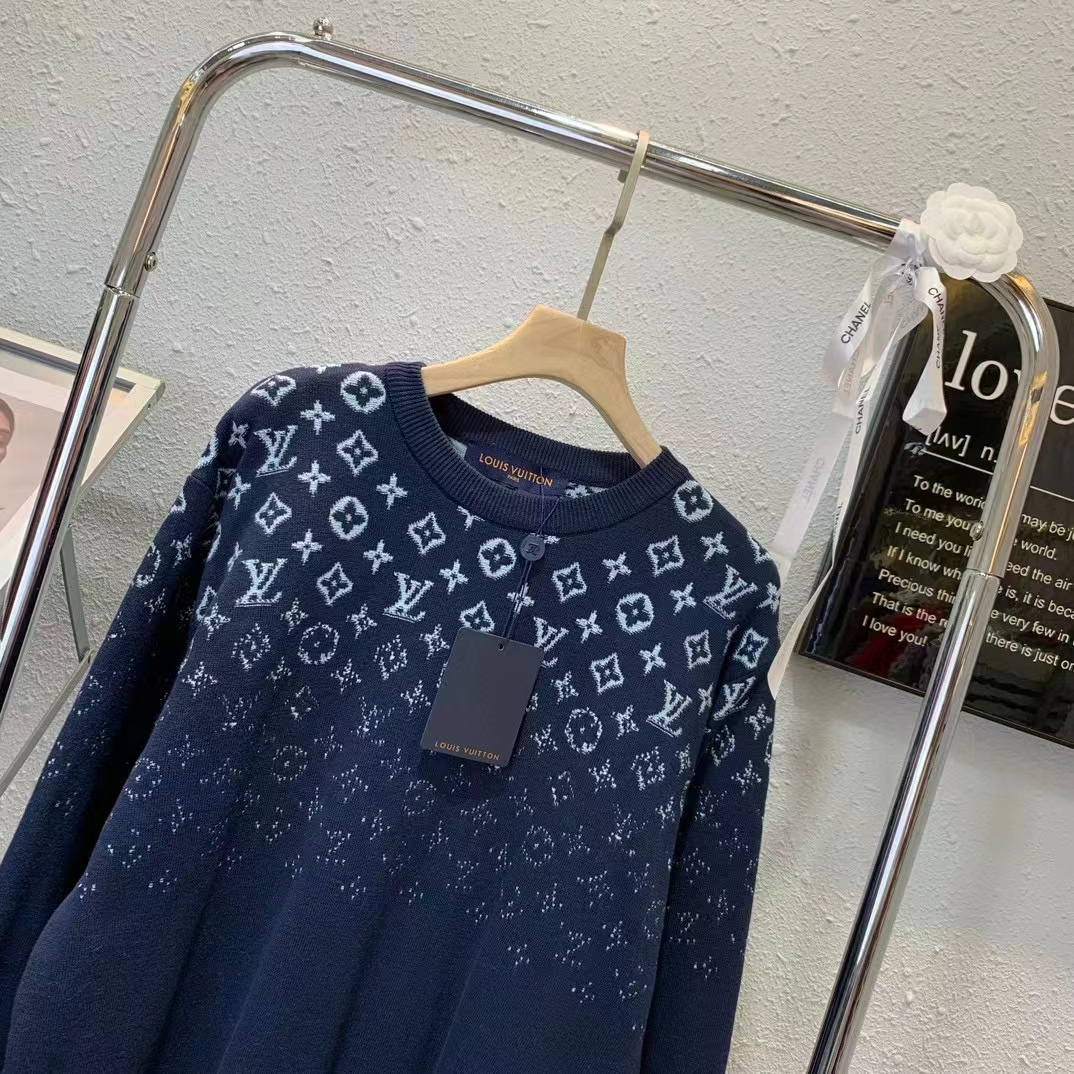 Louis Vuitton Men Gradient Cotton Crewneck Regular Fit Monogram Gradient Volcanic Ash Cotton