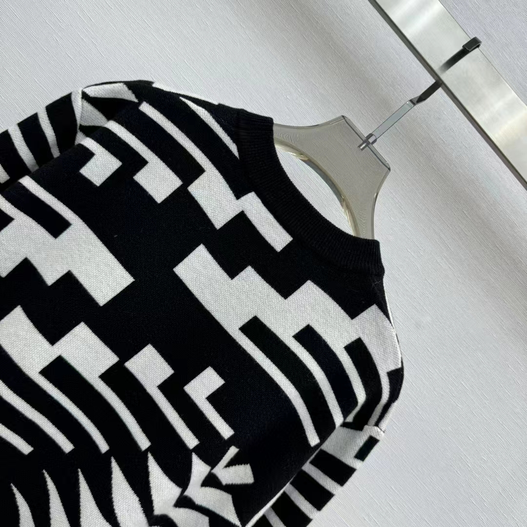 Louis Vuitton Men LV SKI Wool Pullover Regular Fit Fir Tree Jacquard Signature All Over