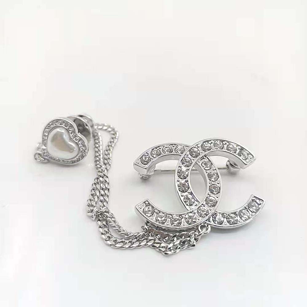 Chanel Women Brooch in Metal and Strass
