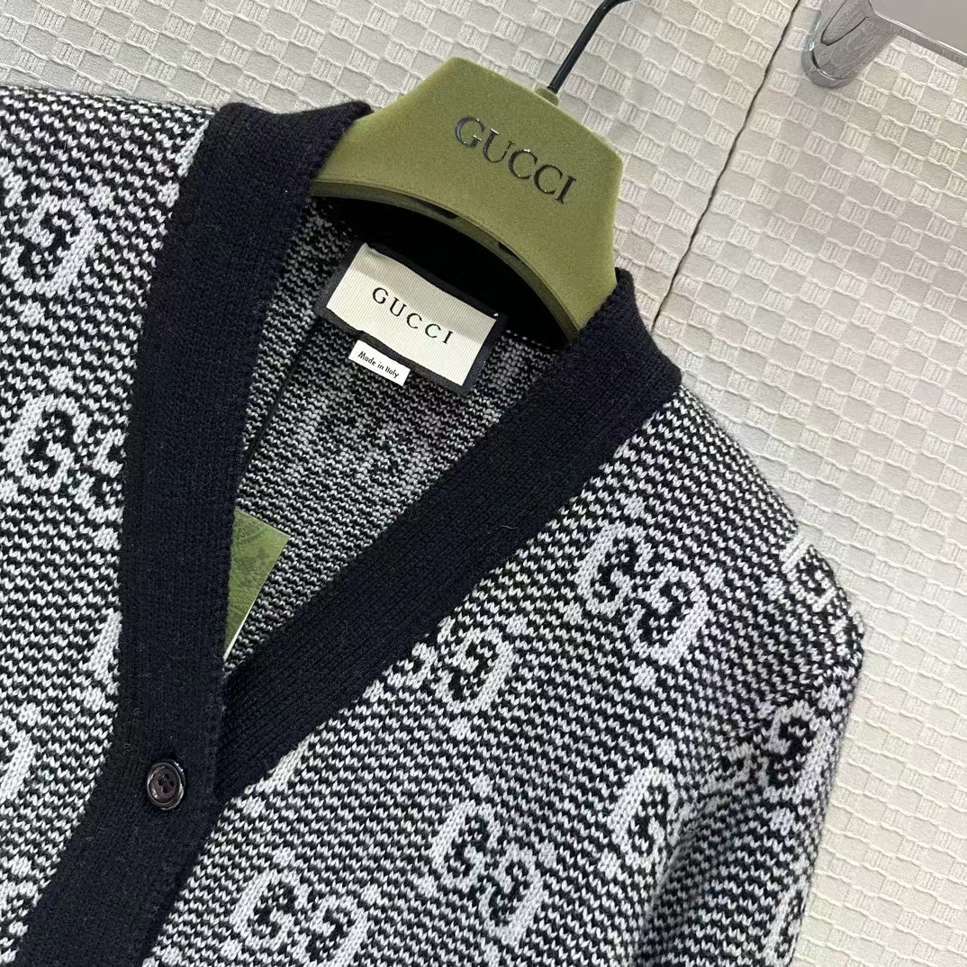 G*u*i men gg wool jacquard cardigan grey v-neck long sleeves front pockets