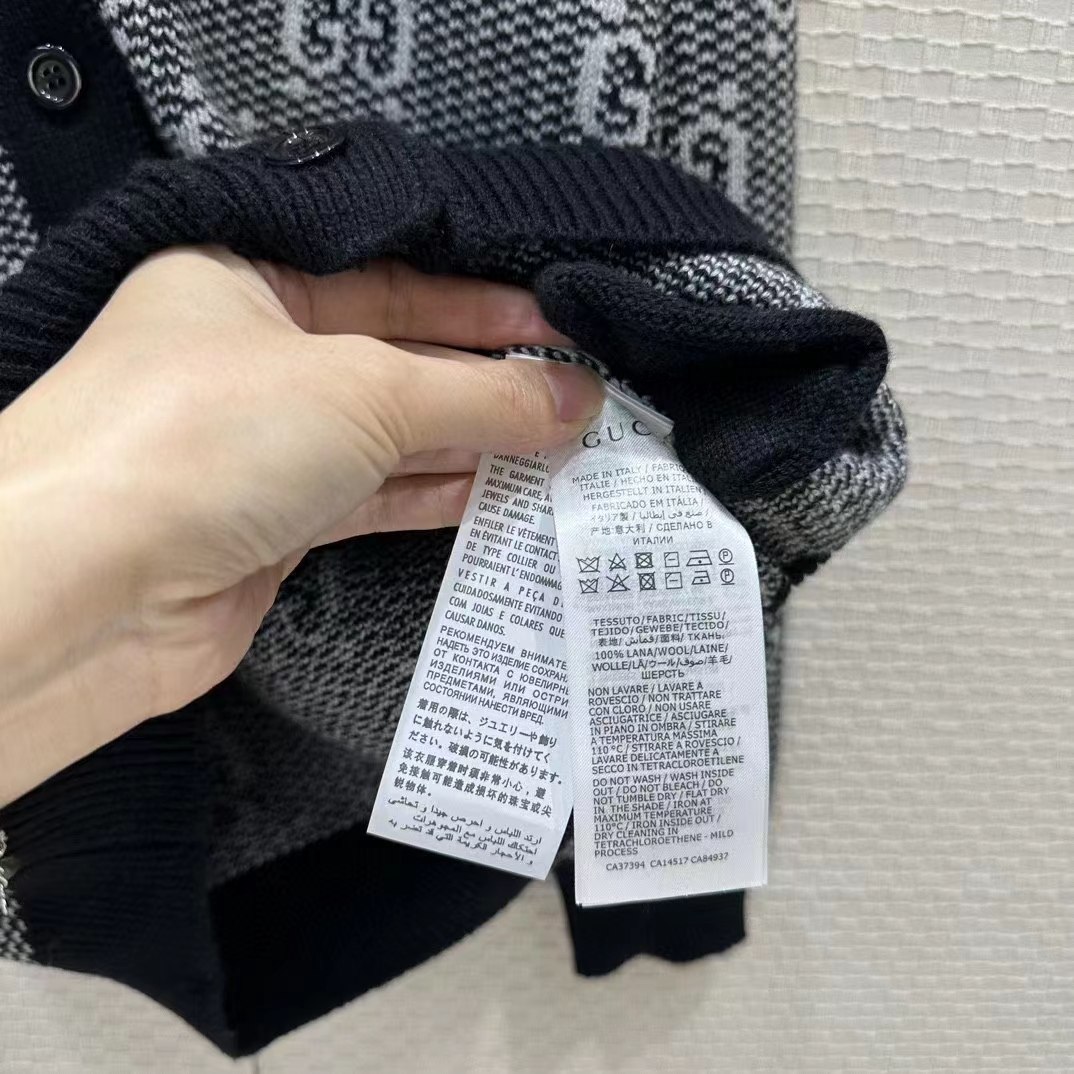 G*u*i men gg wool jacquard cardigan grey v-neck long sleeves front pockets