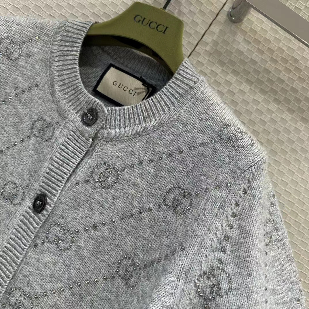 G*u*i women gg cashmere cardigan interlocking g crewneck long sleeves two front pockets