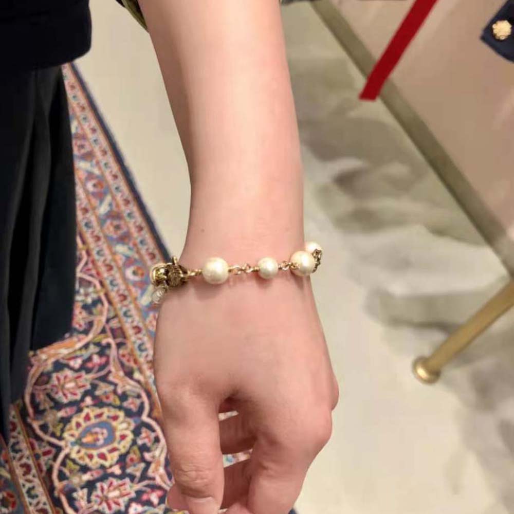 G*u*i women interlocking g flower pearl bracelet