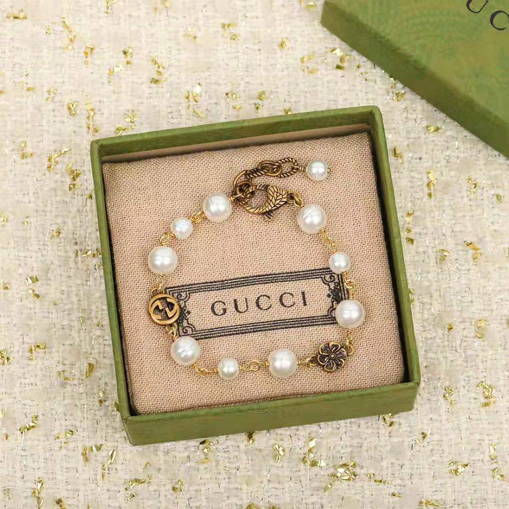 G*u*i women interlocking g flower pearl bracelet