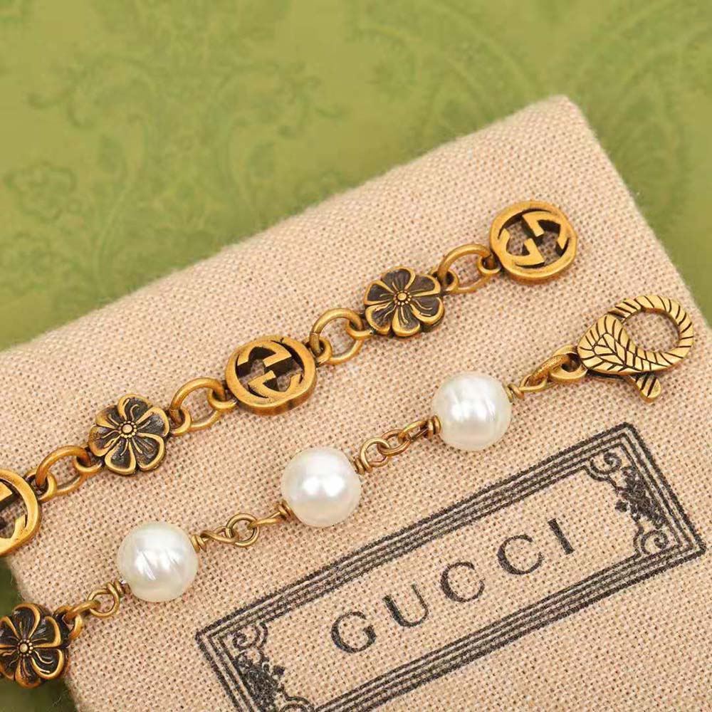 G*u*i women interlocking g flower pearl necklace