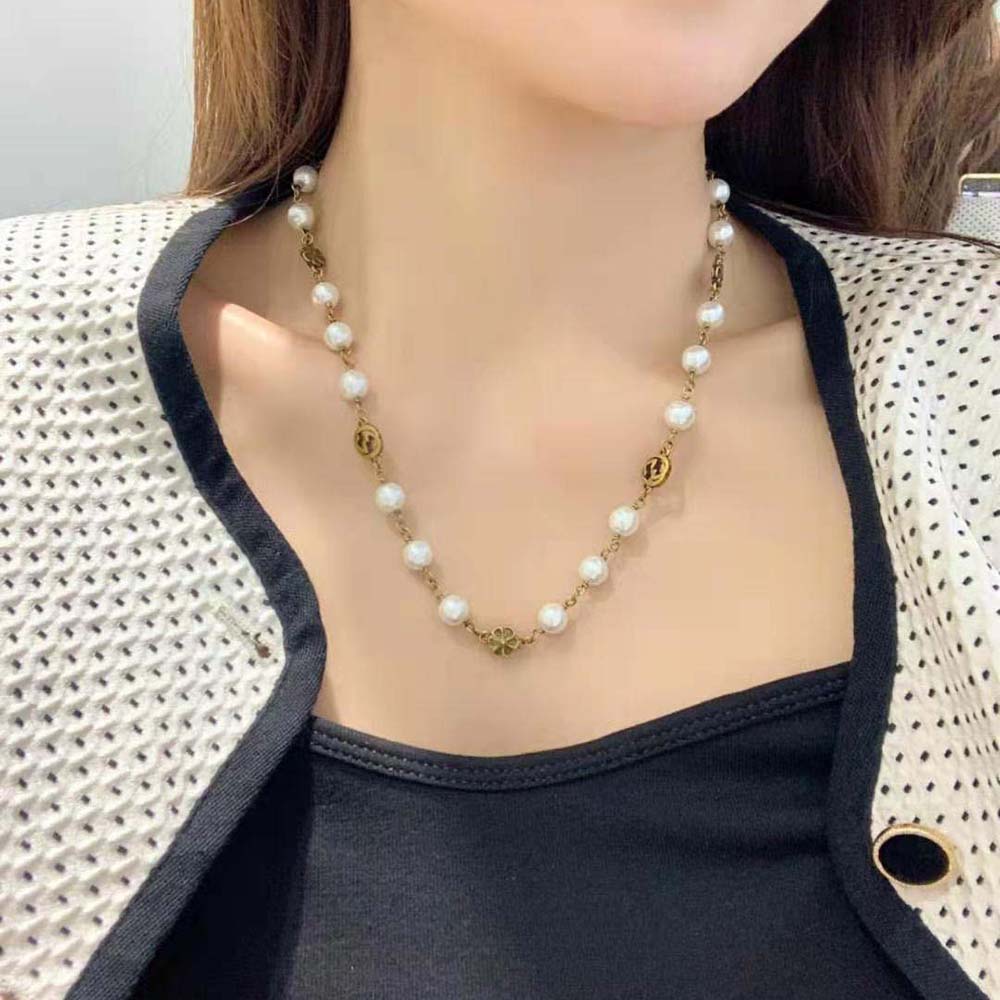 G*u*i women interlocking g flower pearl necklace