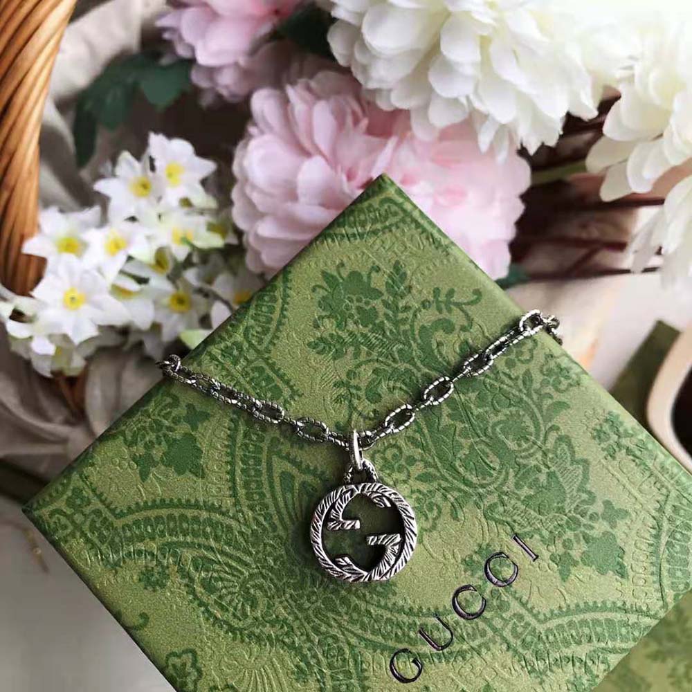 G*u*i women interlocking g pendant necklace