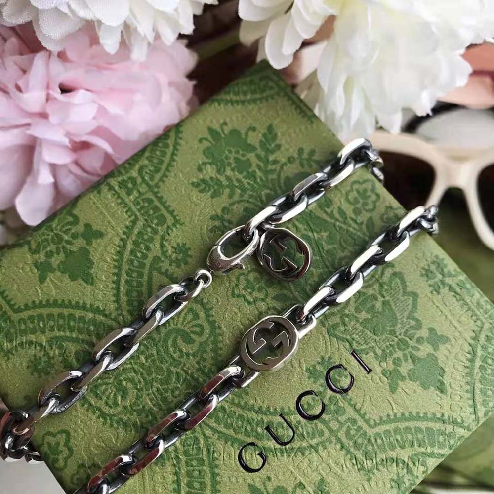G*u*i women silver necklace with interlocking g