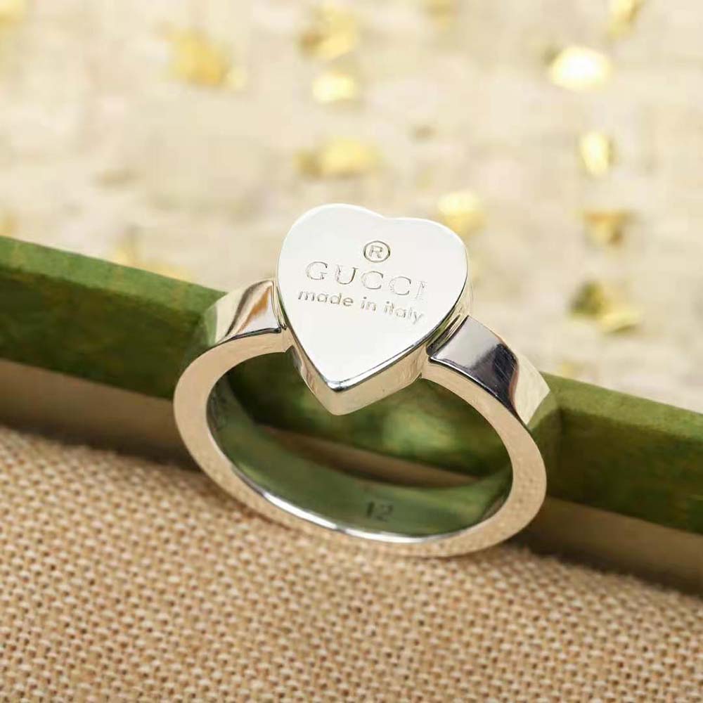 G*u*i women trademark ring with heart pendant