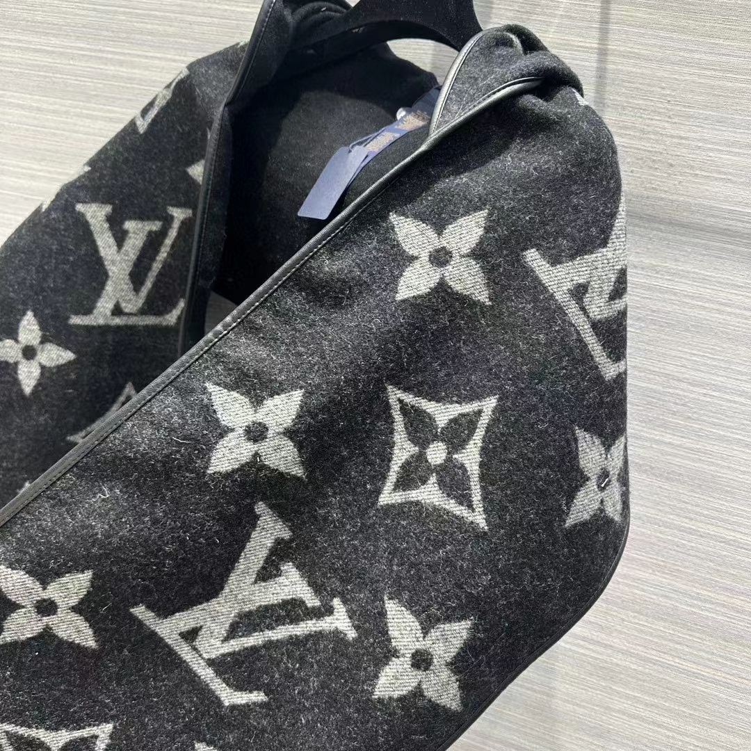 Louis Vuitton LV Unisex Fall For You Scarf Black Wool Cashmere Jacquard Weave Monogram