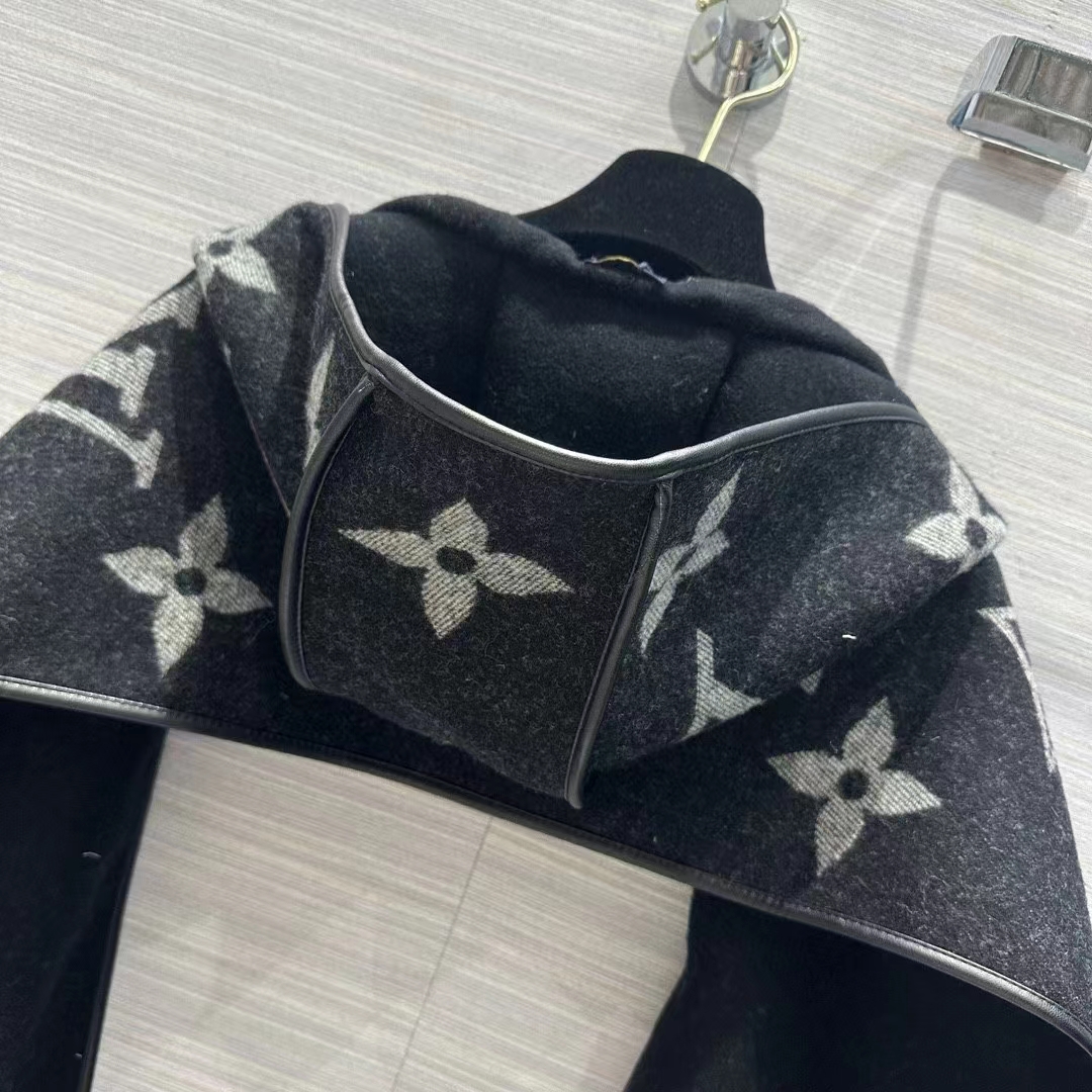 Louis Vuitton LV Unisex Fall For You Scarf Black Wool Cashmere Jacquard Weave Monogram