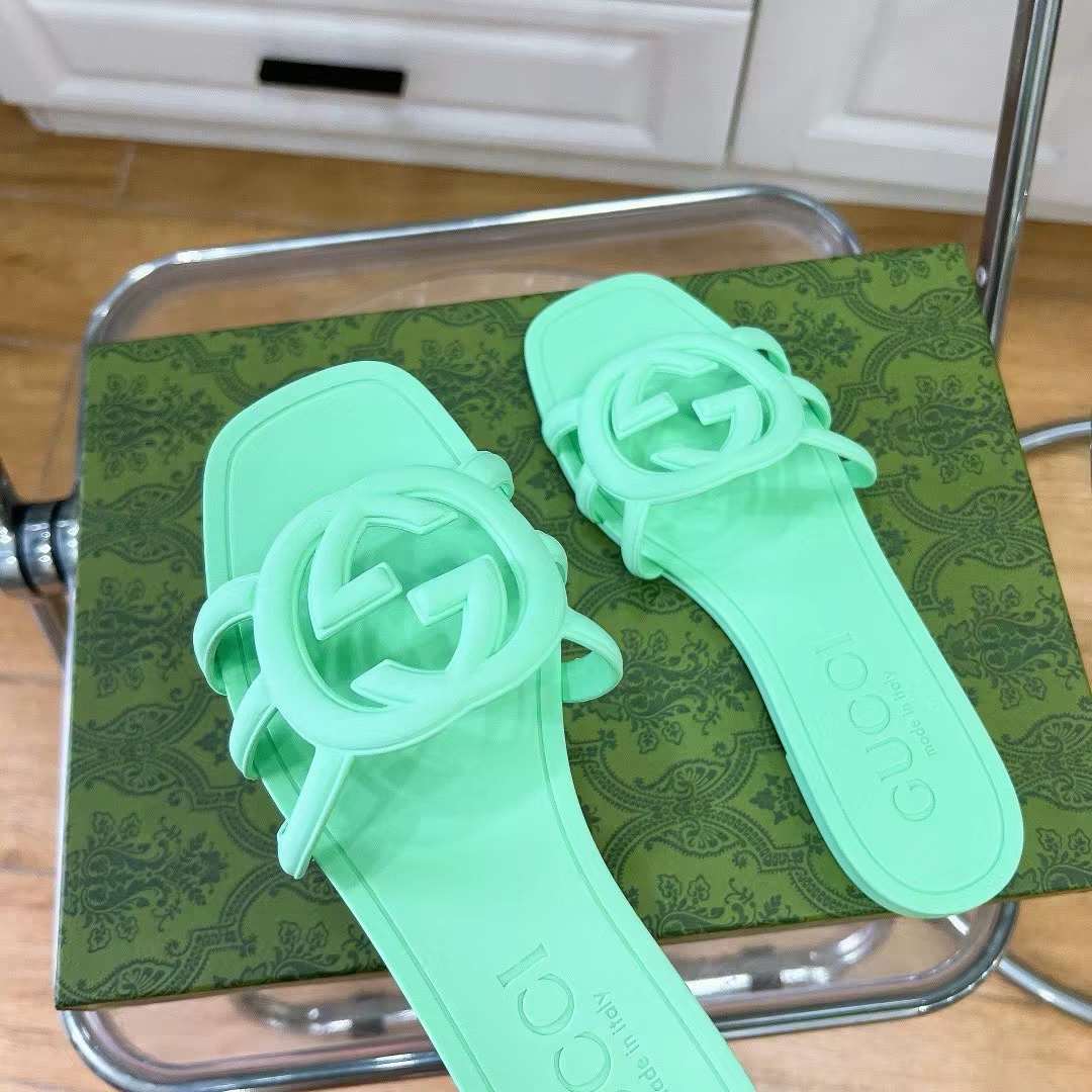 G*u*i unisex gg interlocking g slide sandal pale green rubber flat