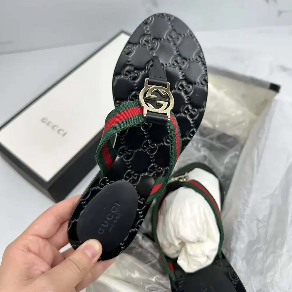 G*u*i women web thong sandals in leather-black