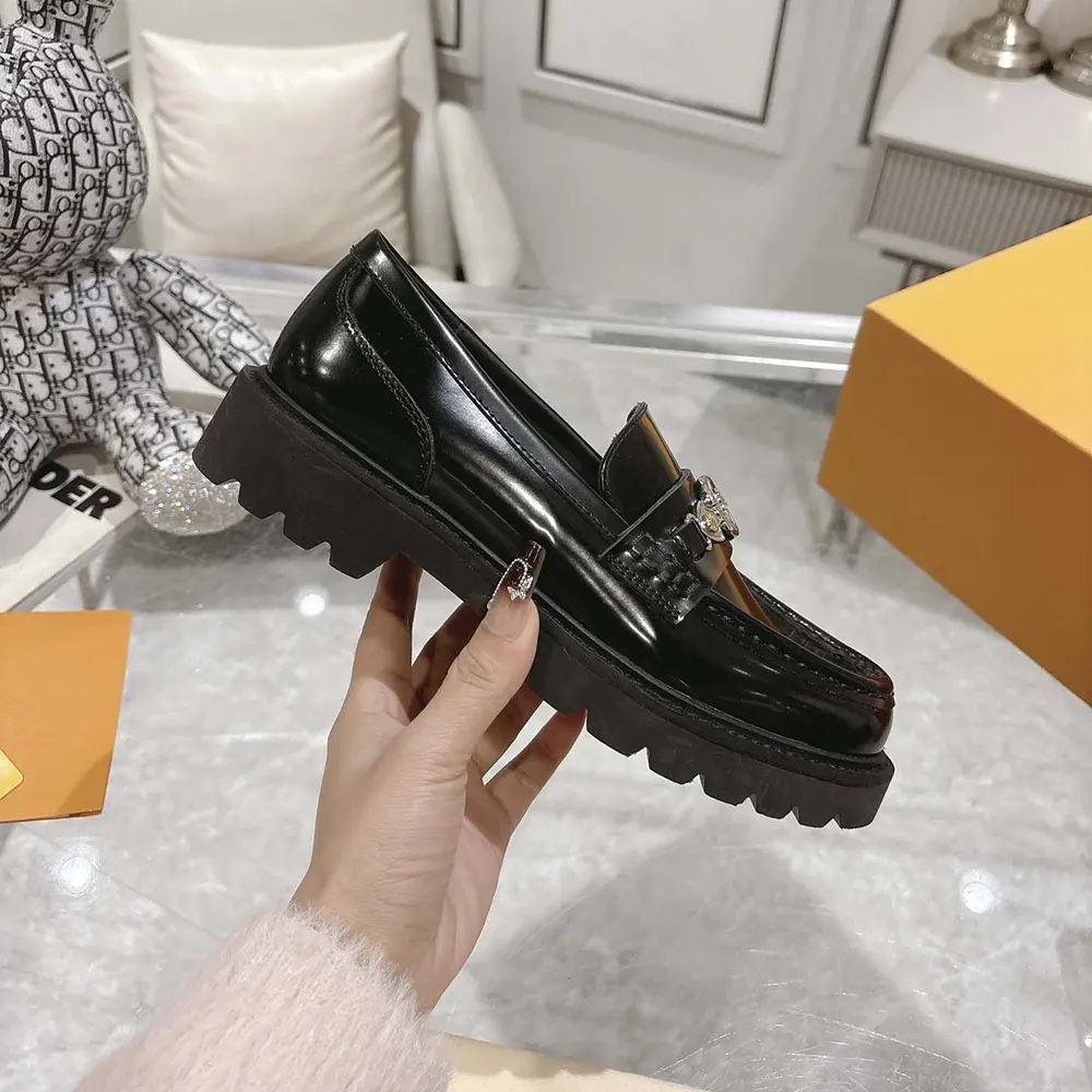 Louis Vuitton LV Women District Flat Loafer-Black 1AGXI3