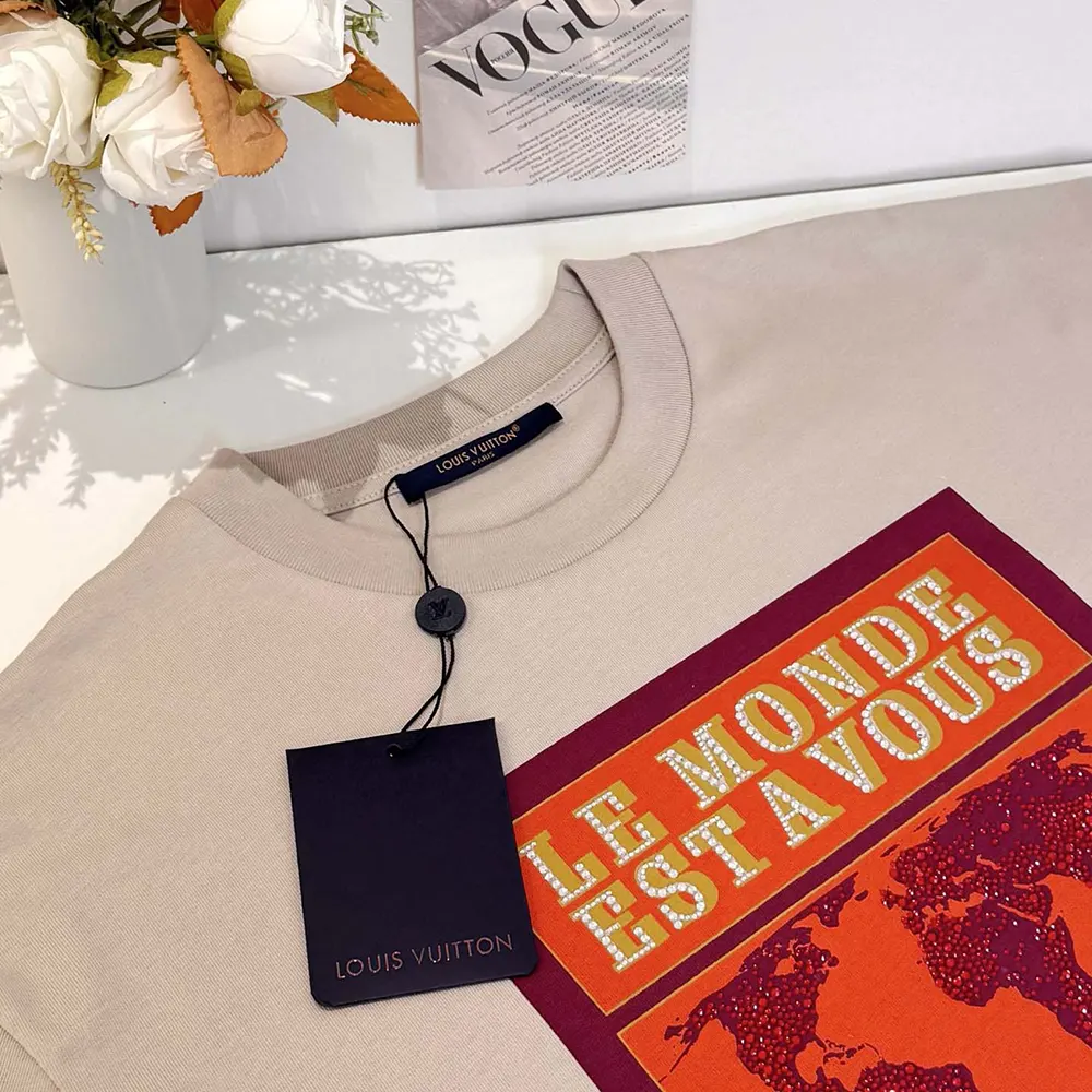 Louis Vuitton Women Embellished Graphic Cotton T-Shirt 1AHCKV