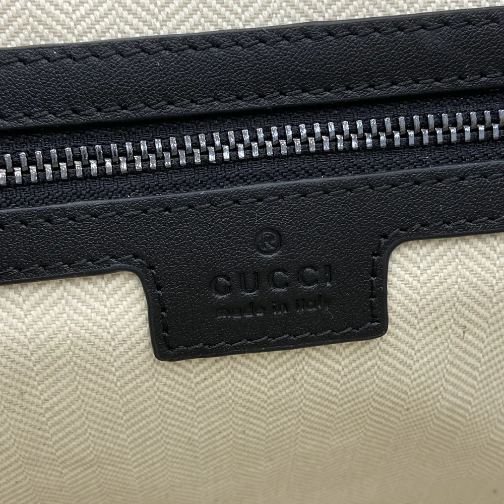 G*u*i men gg emblem medium crossbody bag 821154faed41000