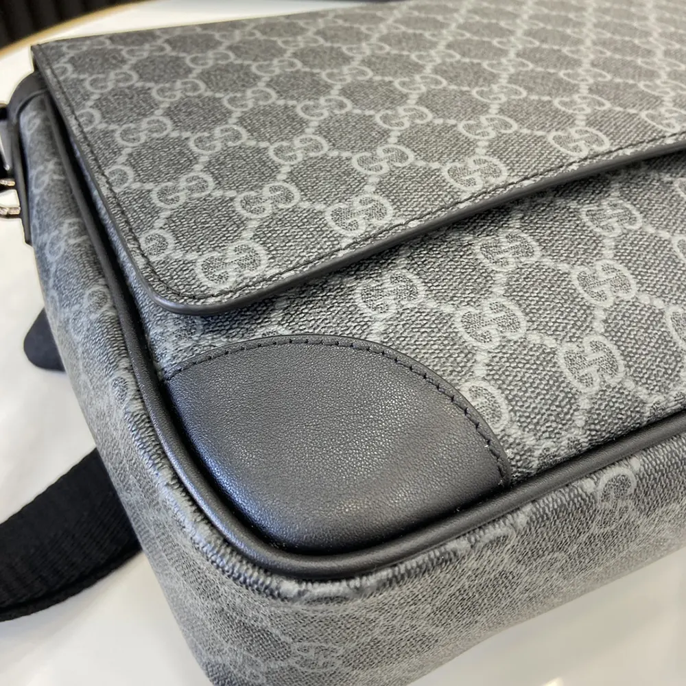 G*u*i men gg emblem medium crossbody bag 821154faed41000